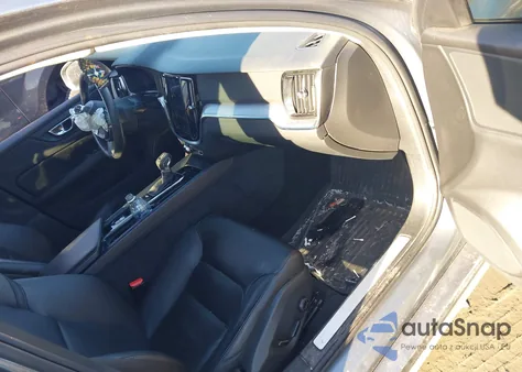 2020 Volvo S60 T5 Momentum z USA, uszkodzony, nr VIN 7JR102FK8LG037142